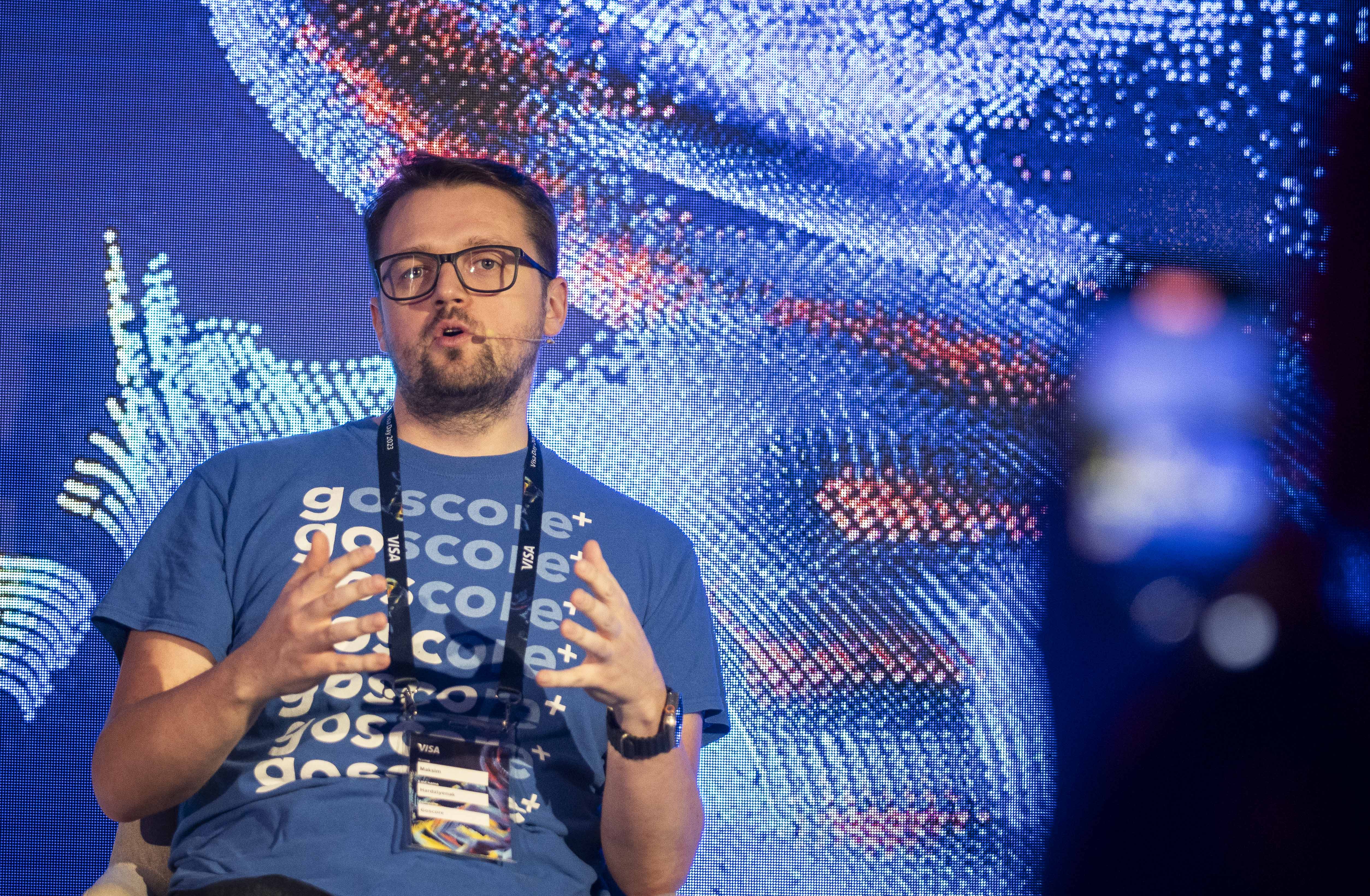 Max Gordienok presenting at a fintech industry event